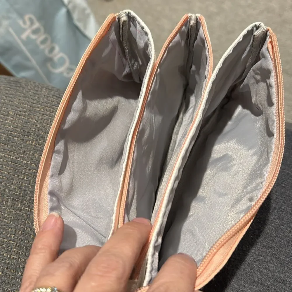 Angoo cosmetics bag